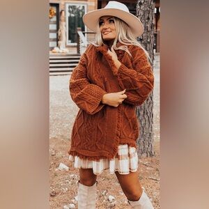 POL Clothing PIECE OF PIE CABLE KNIT
CARDIGAN IN RUST, size Medium